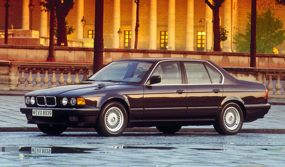 BMW Série 7 estreou a quinta marcha no câmbio automático apenas em 1991 — Foto: Divulgação