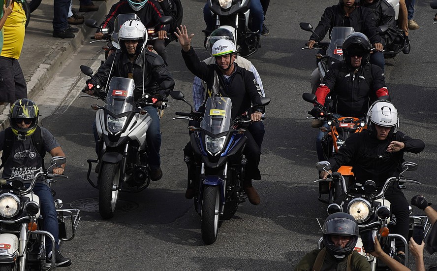 Jair Bolsonaro promete isenção de pedágio para motos
