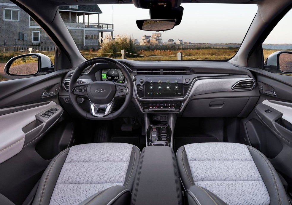 Chevrolet Bolt EUV é mais comprido que o hatch — Foto: Divulgação