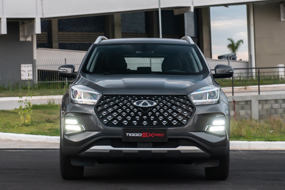 A dianteira do Caoa Chery Tiggo 5x Pro é que mais passa por modificações: grade, para-choque e luzes diurnas de LED remodelados — Foto: Divulgação