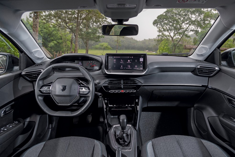 Cabine moderna sempre é um diferencial no hatch compacto, mas o acabamento piorou — Foto: Renato Durães/Auto News Brasil