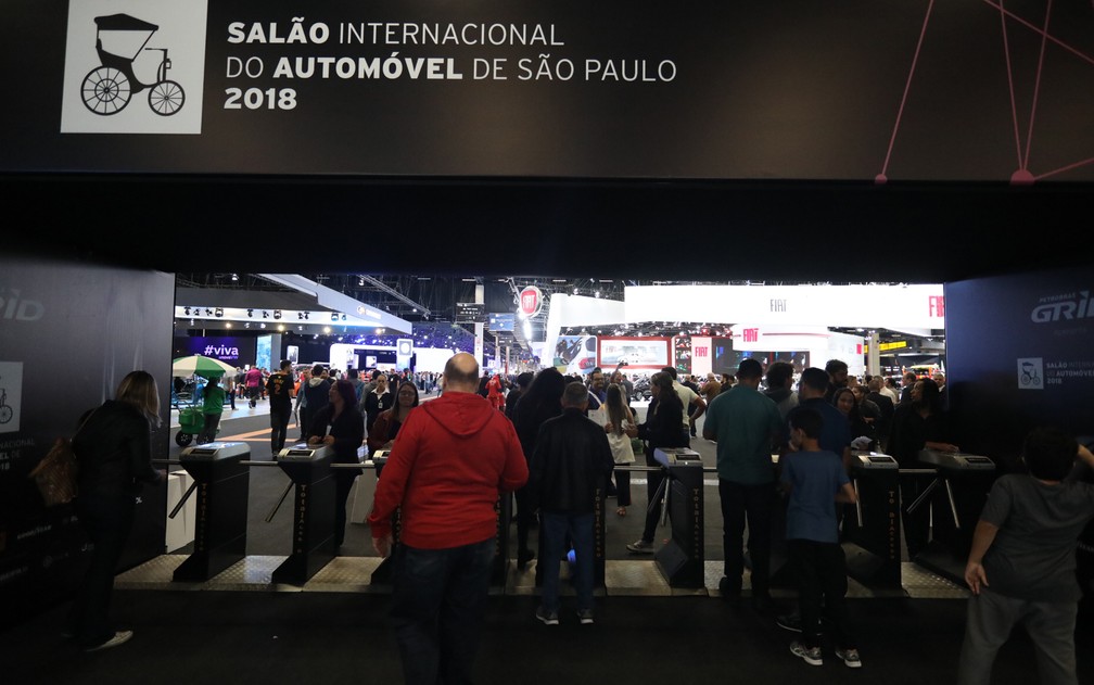 Entrada do público no primeiro dia do Salão do Automóvel de SP 2018 — Foto: Fábio Tito/G1