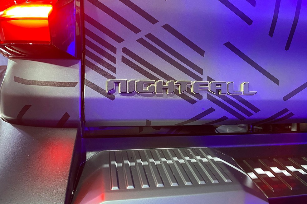 Detalhe na tampa traseira revela nome do conceito da Ram Dakota — Foto: André Schaun/Auto News Brasil