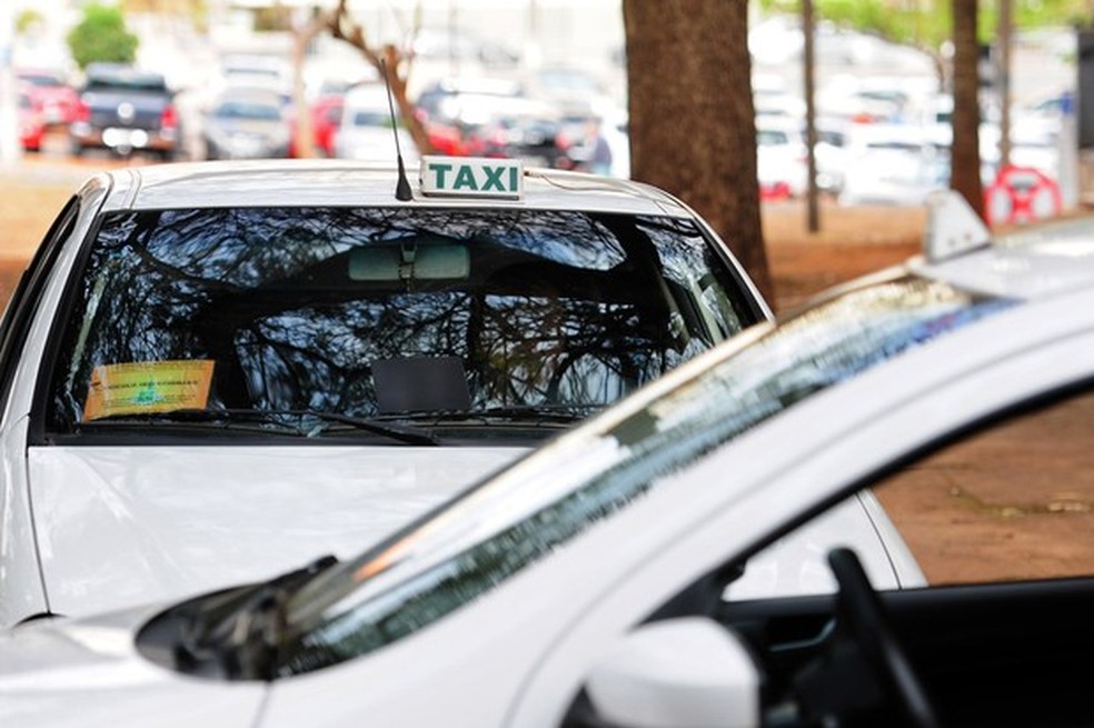 Têm direito ao benefício taxistas registrados nas prefeituras, titulares de concessões ou alvarás expedidos até 31 de maio (Foto: Agência Brasília) — Foto: Auto Esporte