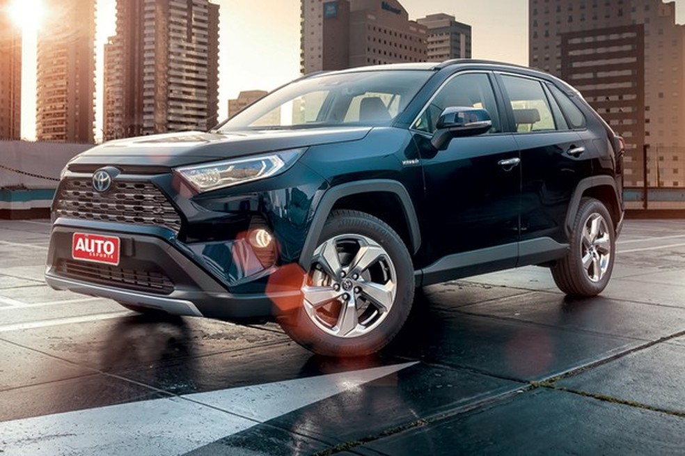No Brasil a Toyota vende apenas o RAV4 híbrido convencional (Foto: Leo Sposito/Auto News Brasil) — Foto: Auto Esporte