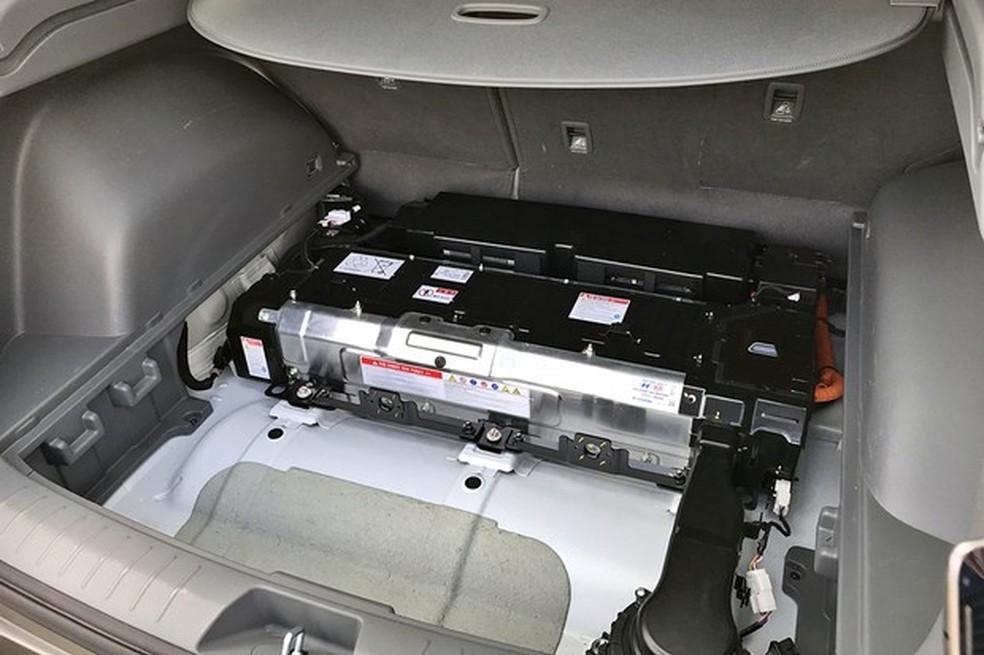 Célula de combustível fica sob o assoalho (Foto: Diogo de Oliveira/Auto News Brasil) — Foto: Auto Esporte