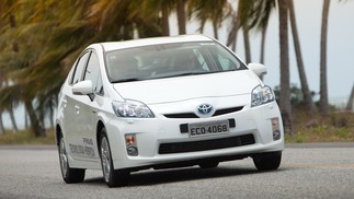 Toyota Prius: com gasolina, ele aferiu 15,7 km/l na cidade e 14,3 km/l na estrada