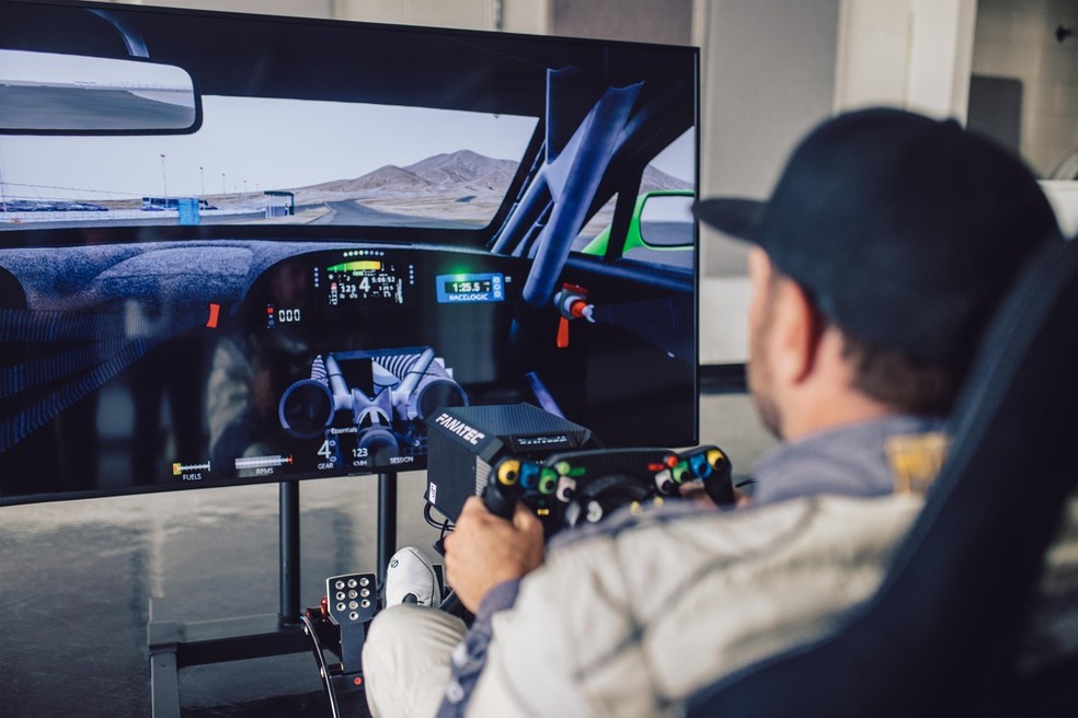 Piloto de drift por um dia: jogadores de videogame encaram a pista na vida  real