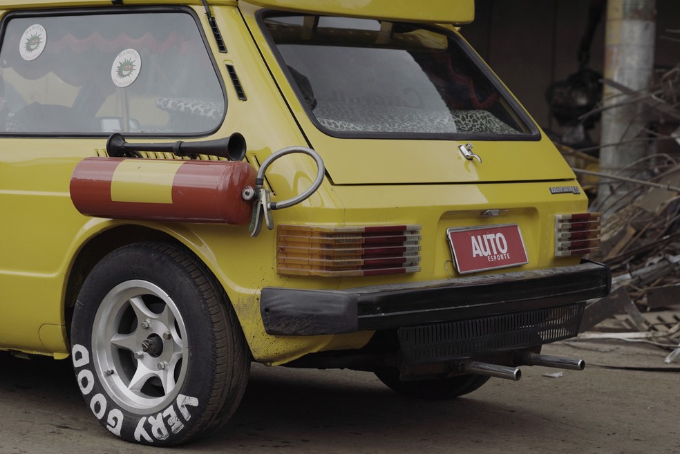 A Brasília foi customizada e recebeu escapamento de Fusca — Foto: Renan Sesicki/Auto News Brasil