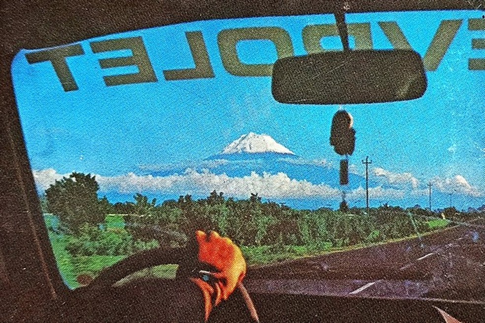 Na região central do México um vulcão se postava acima das nuvens: era o Popocatépetl (Foto: Acervo MIAU) — Foto: Auto Esporte