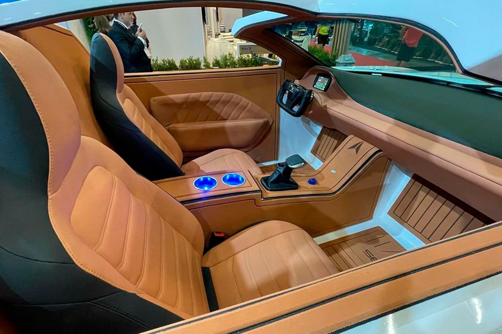Seacar Vehigh tem bancos em concha e painel digital Fuel Tech — Foto: Reprodução/Instagram
