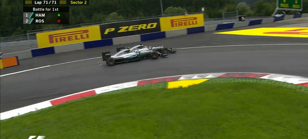Lewis Hamilton e Nico Rosberg se tocam na última volta (Foto: F1 Oficial) — Foto: Auto Esporte