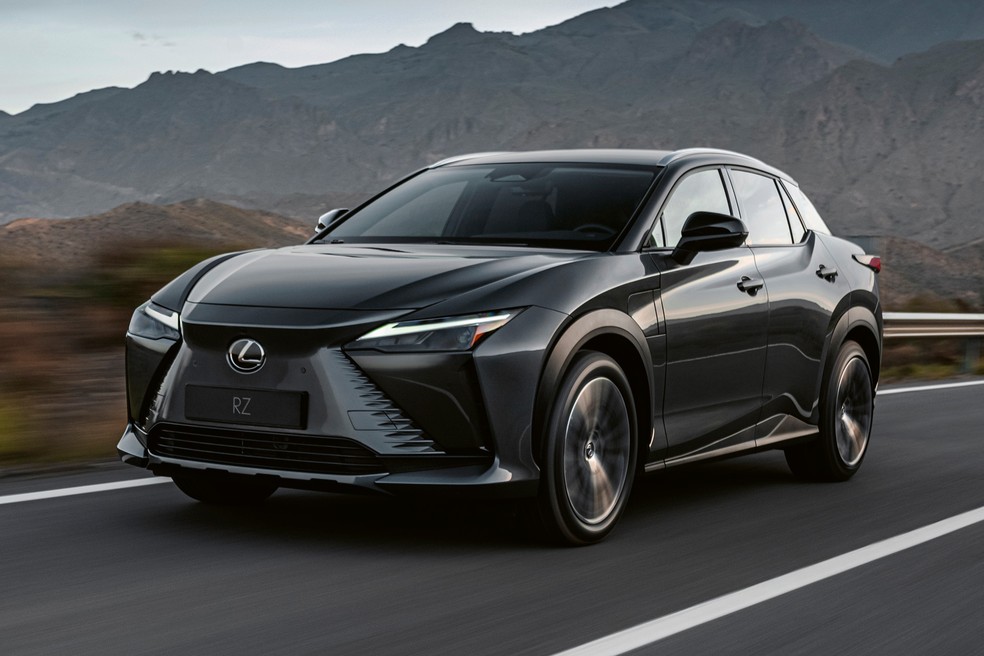 Lexus RZ 450e é o primeiro "Toyota elétrico" do Brasil — Foto: Divulgação