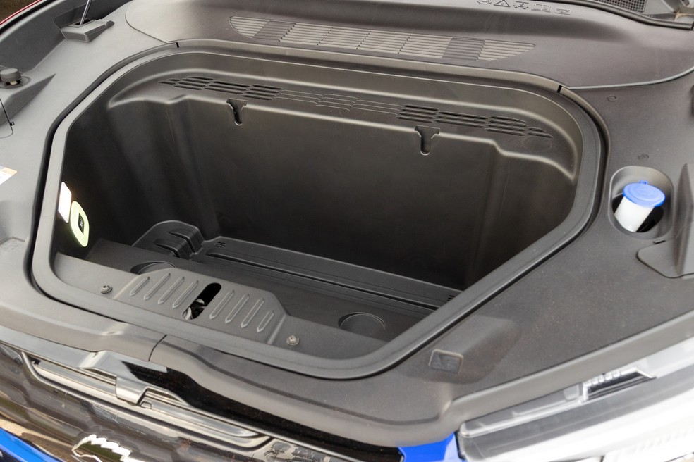 Ford Mustang Mach-E tem porta-malas frontal com capacidade para 139 litros — Foto: Renato Durães