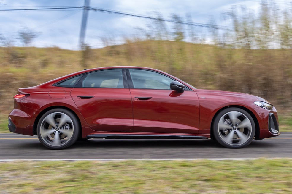 Novo Audi A5 tem 4,83 metros de comprimento — Foto: Auto News Brasil/Renato Durães