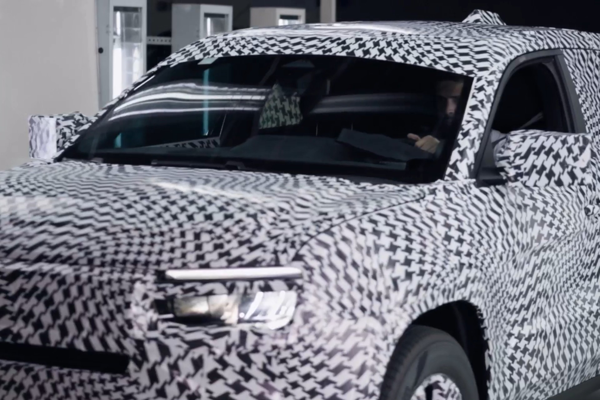 Jeep Avenger inicia produção no Brasil; veja como é o novo SUV de entrada
