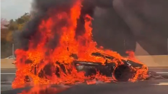 Vídeo: Lamborghini rosa de R$ 3,7 milhões usado em clipe da Nicki Minaj pega fogo