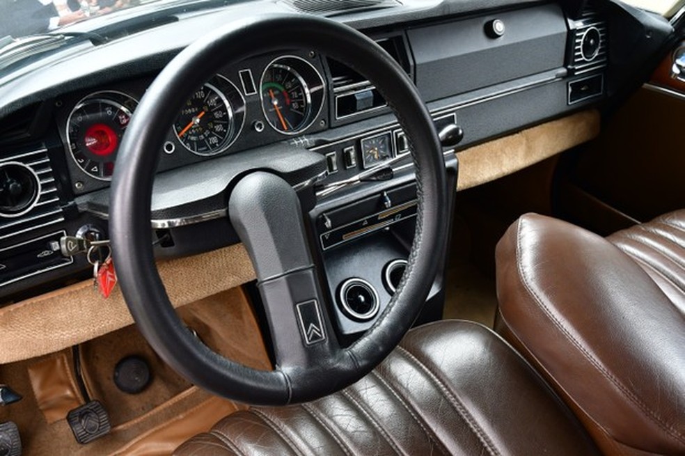 Cabine tem muito couro e o acabamento é refinado (Foto: Divulgação) — Foto: Auto Esporte