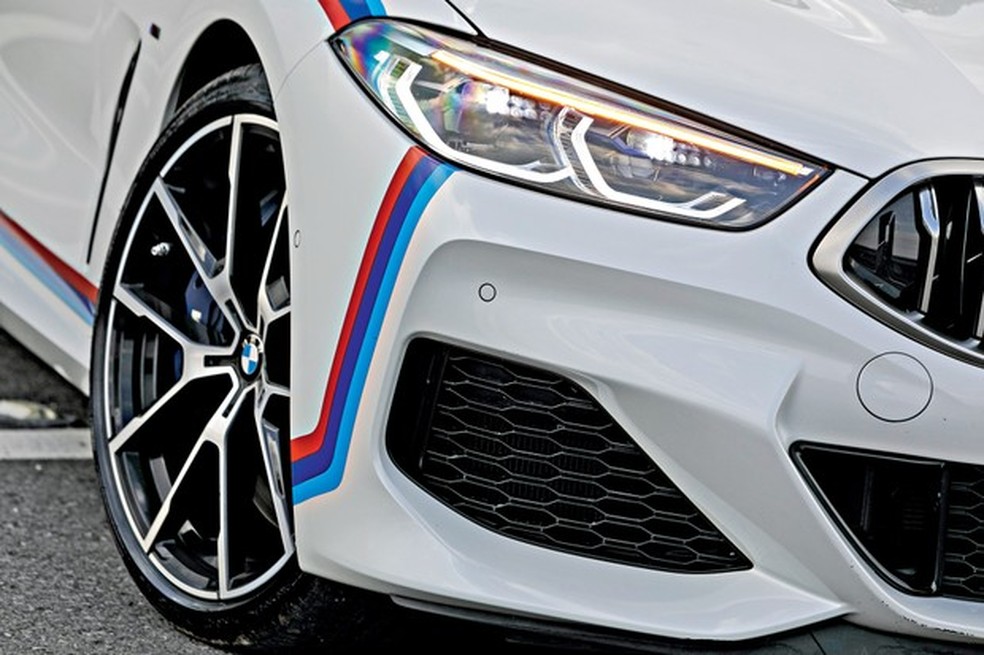Faróis têm tecnologia de iluminação a laser (Foto: Christian Castanho) — Foto: Auto Esporte