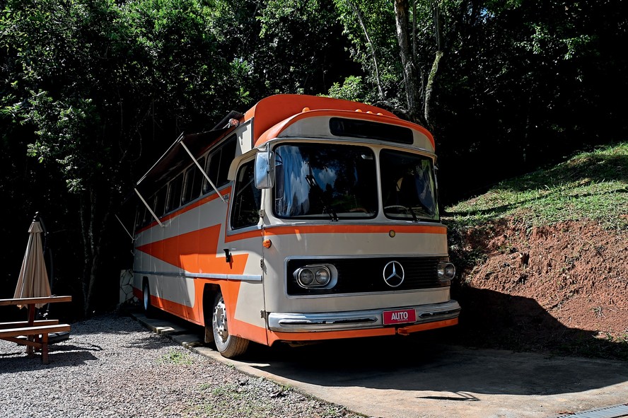 Ônibus da Mercedes de 1972 vira hotel sobre rodas; veja como é se hospedar
