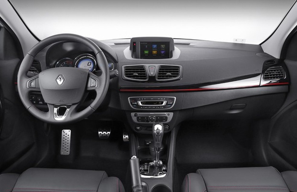 Renault Fluence GT Line 2016 (Foto: Rodolfo Buhrer / La Imagem) — Foto: Auto Esporte