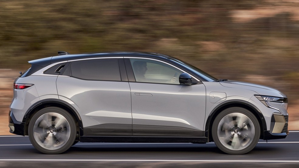 Renault Megane E-tech Electric gera 217 cv na versão Iconic — Foto: Divulgação