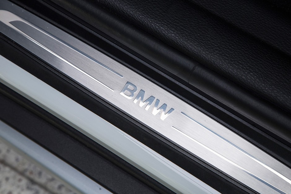 Soleira da porta do BMW X1 sDrive20i 