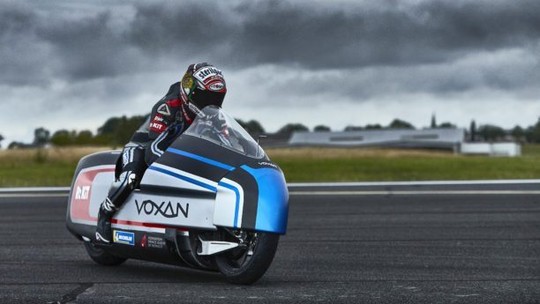 Moto elétrica quer ser a mais rápida do mundo com Max Biaggi, ex-MotoGP, no comando 
