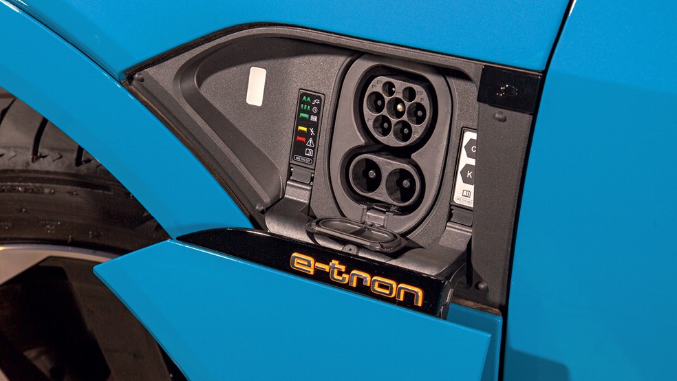 O e-tron roda até 436 km — Foto: Renato Durães