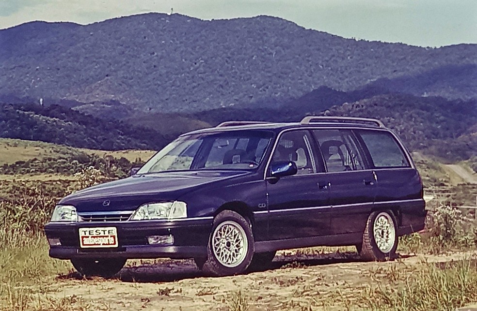 Chevrolet Suprema: estilo moderno de linhas europeias agradava, mas traseira com caída reta não era unanimidade — Foto: Auto News Brasil/Acervo MIAU