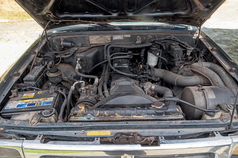 Falcon optou pela Hilux com motor aspirado devido à baixa manutenção em relação às versões turbinadas  — Foto: Renato Durães/Autoesporte