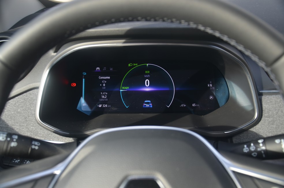 Renault Zoe: o computador de bordo digital tem tela de 10 polegadas — Foto: André Schaun 