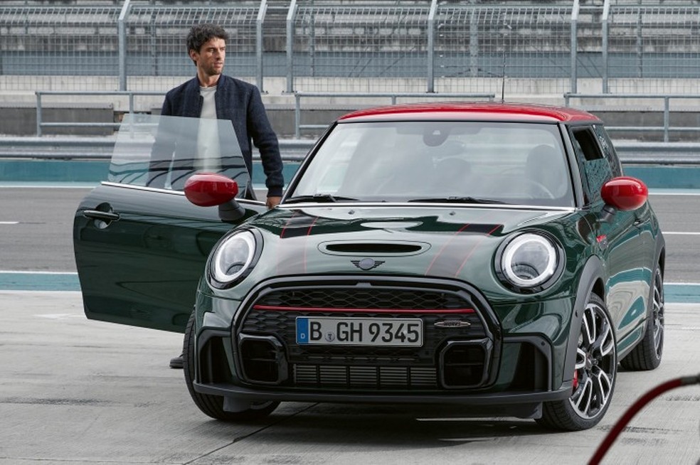 Mini JCW é o carro mais esportivo da marca — Foto: Mini
