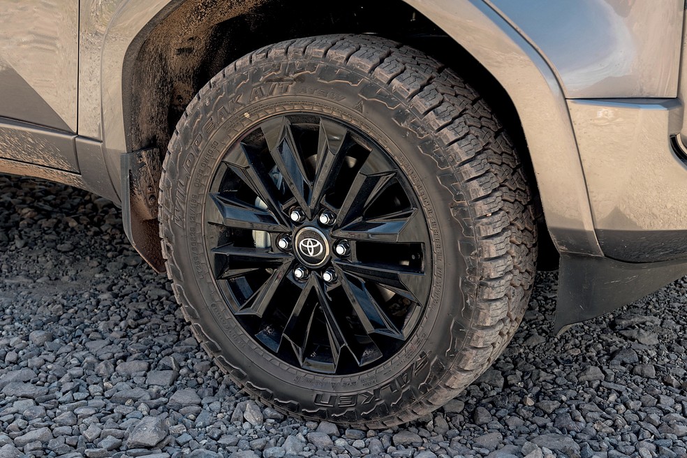 Pneus para off-road e modos de condução específicos ajudam em ambientes ruins — Foto: Renato Durães/Auto News Brasil