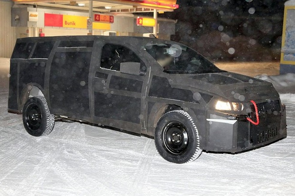 Nova Fiat Strada foi flagrada até no frio norte da Europa (Foto: Automedia) — Foto: Auto Esporte