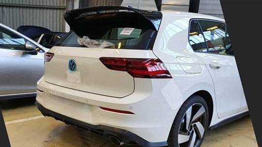 Novo Volkswagen Golf GTI parece pronto para enfrentar o Megane RS e o Civic Type R