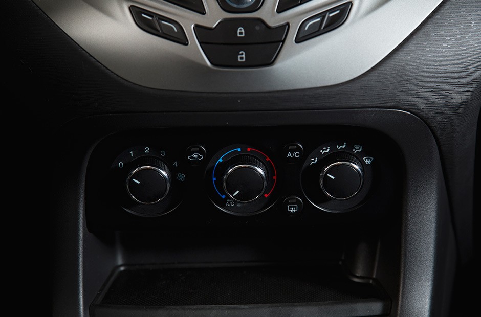 Novo Ford Ka 2015 (<a href="http://revistaautoesporte.autonewsbrasil.webbfinanceiro.com/Analises/noticia/2014/07/novo-ford-ka-globalizado-para-atacar.html"> saiba mais</a>)