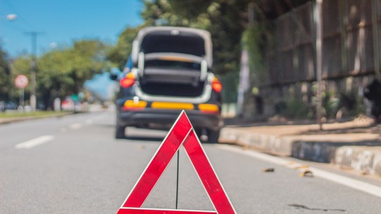 O que fazer para não tomar multa quando o carro quebra na estrada