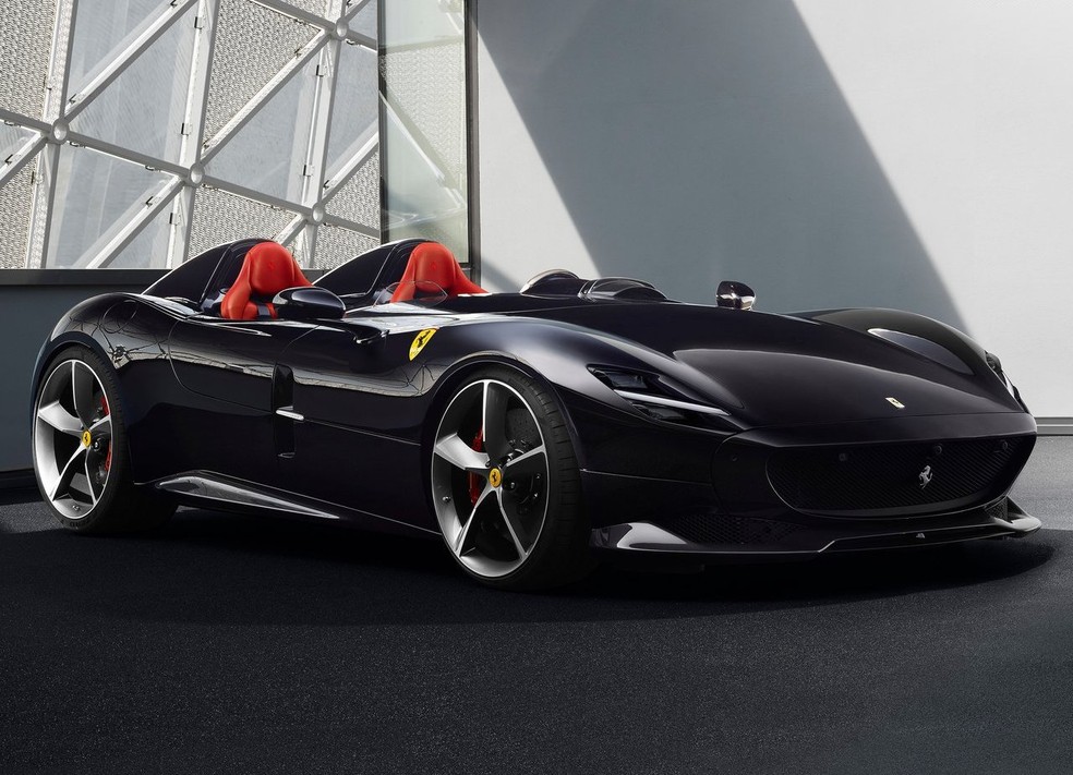 Ferrari Monza SP2 tem lista de compradores famosos, como Ibrahimovic e Gordon Ramsay — Foto: Divulgação