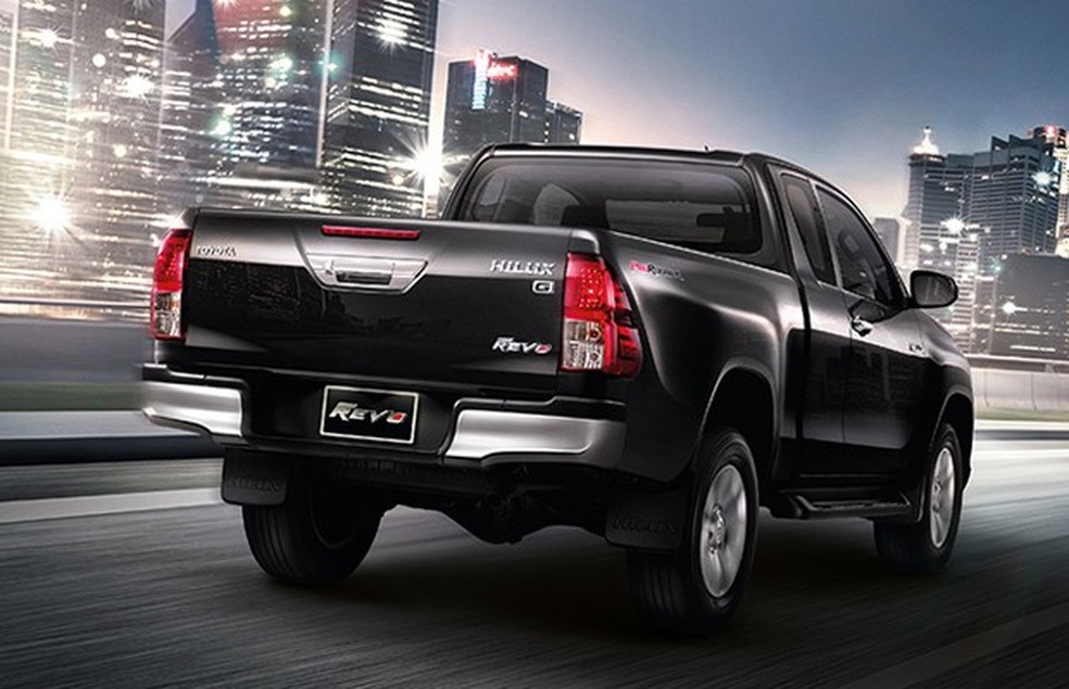 Blocos das lanternas são mais quadradinhos, mas a traseira da Hilux mudou pouco (Foto: Divulgação) — Foto: Auto Esporte