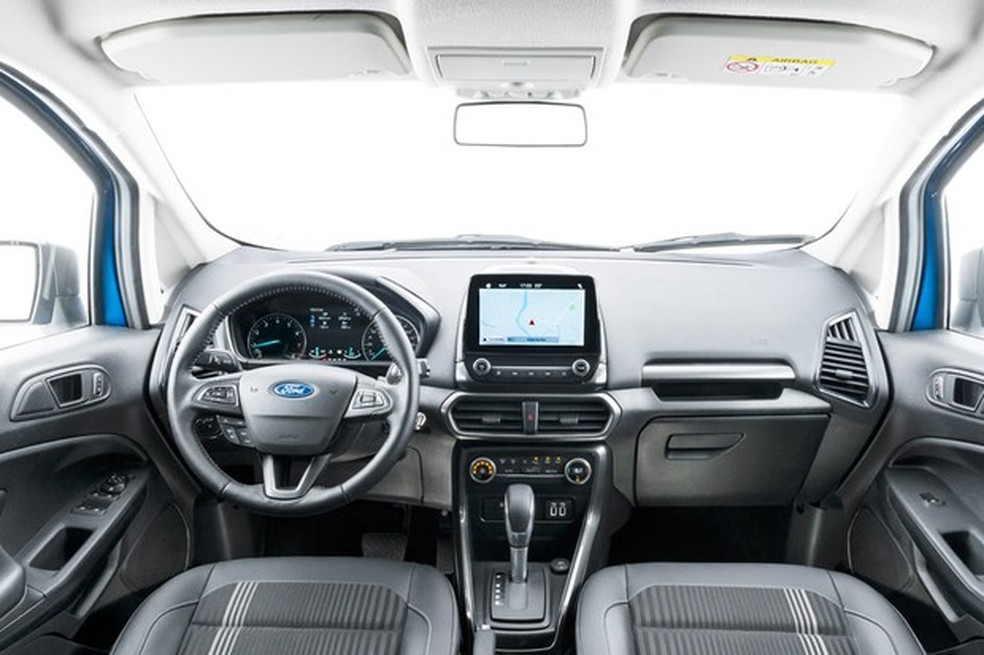 Interior do EcoSport Freestyle 1.5 tem bancos com revestimento de tecido e couro (Foto: Divulgação) — Foto: Auto Esporte