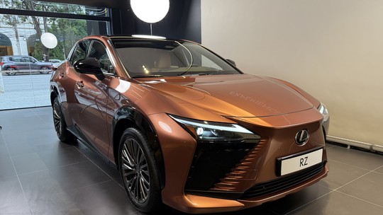 Lexus RZ é o primeiro carro elétrico da Toyota no Brasil e custa R$ 499.990