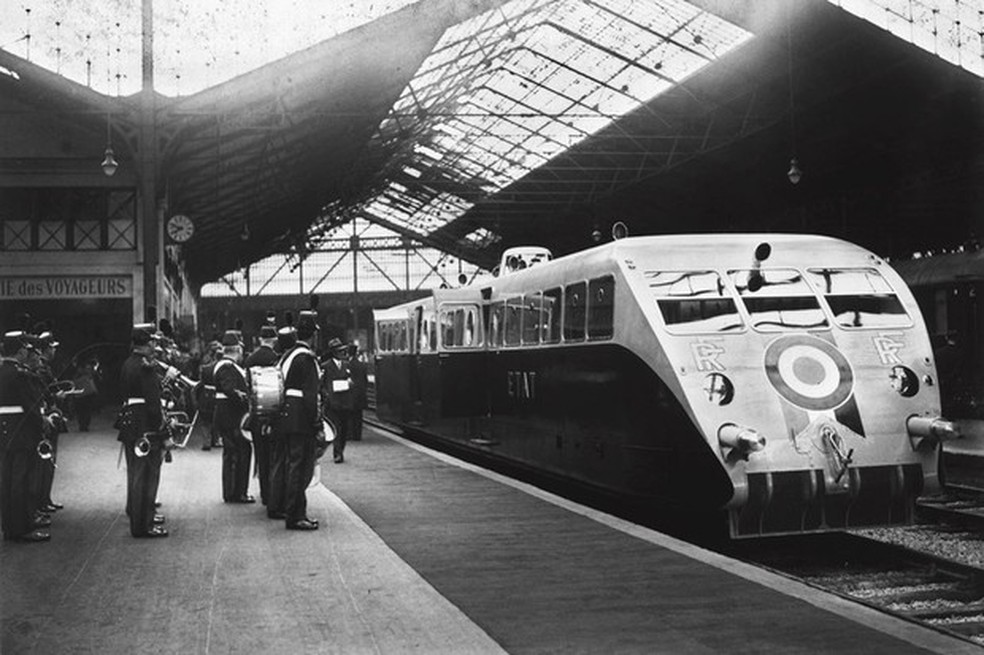O presidente Albert Lebrun embarca na estação de Paris-Saint Lazare para Cherbourg em 1933 (Foto: Divulgação) — Foto: Auto Esporte