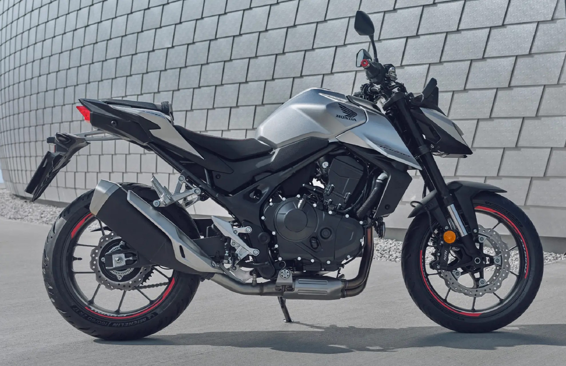 Honda Hornet volta ao Brasil após 10 anos como uma família de motos