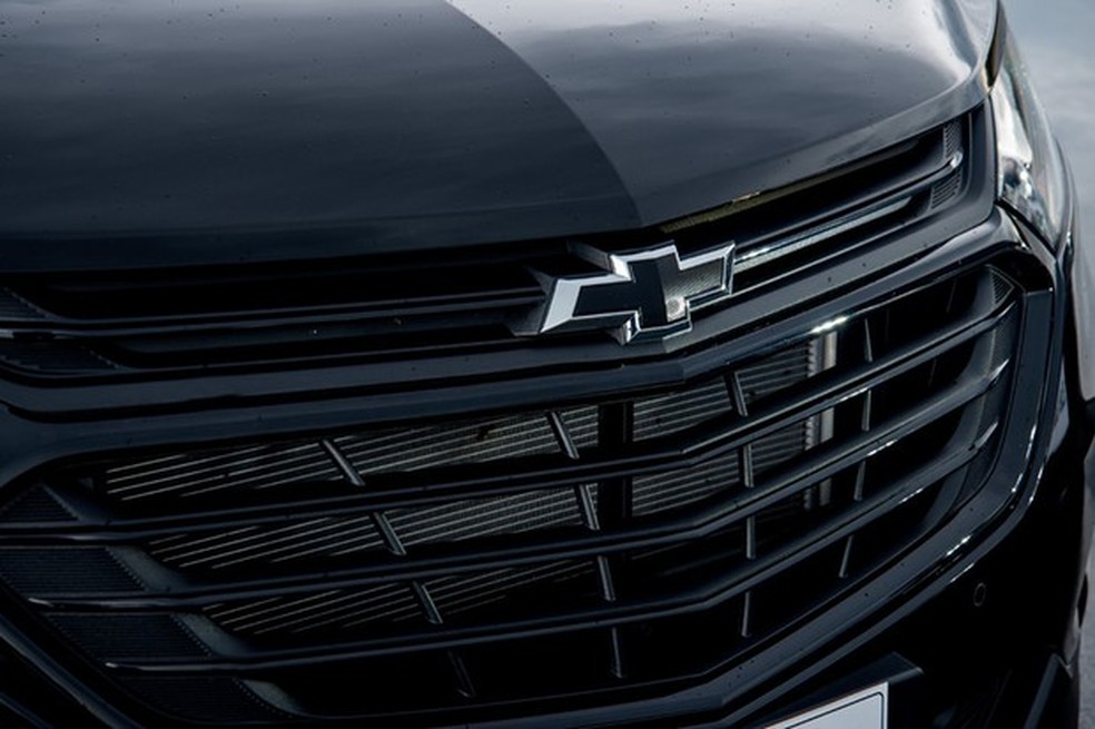 Versão Midnight tem detalhes escurecidos, até o logotipo da marca (Foto: Divulgação) — Foto: Auto Esporte