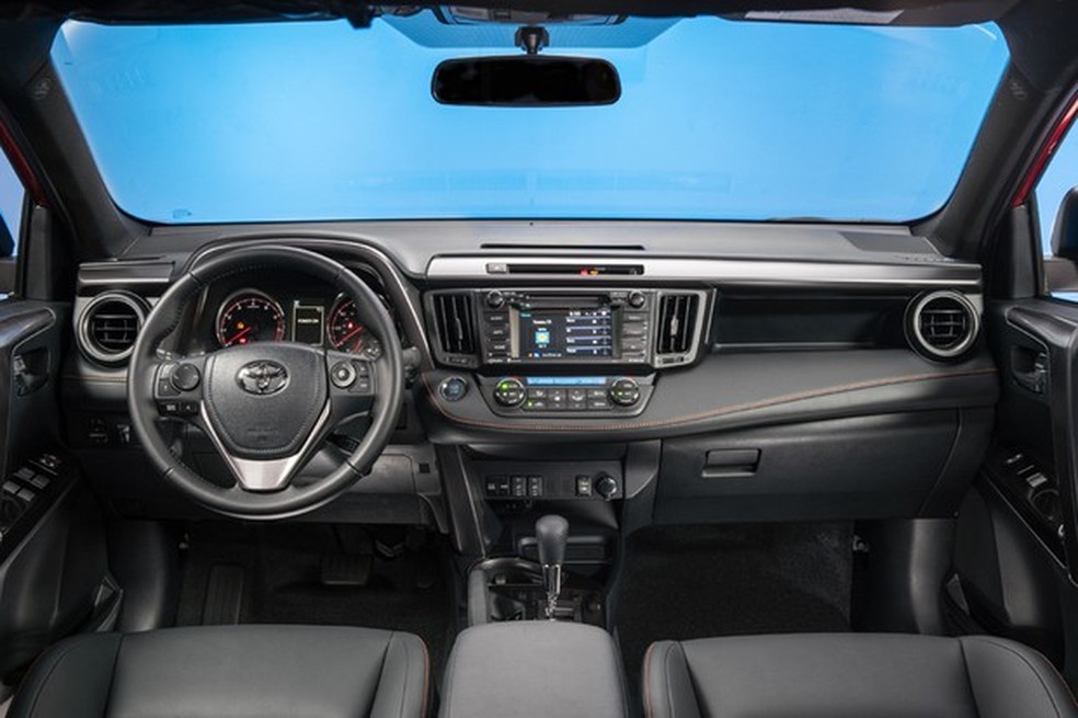 Novo Toyota RAV4 reestilizado já é vendido por R$ 159 mil