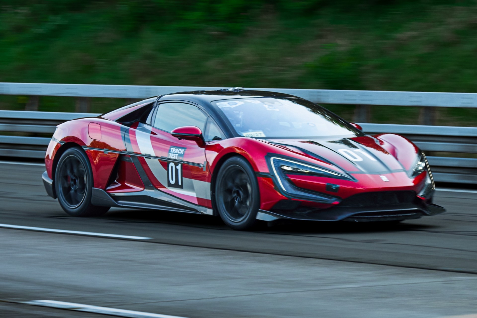 Elétrico da BYD atinge quase 500 km/h e bate recorde mundial de velocidade