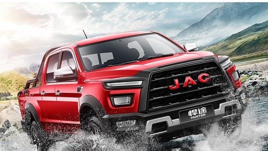 Nova picape da Jac é vista em testes no Brasil; versão elétrica chega no ano que vem