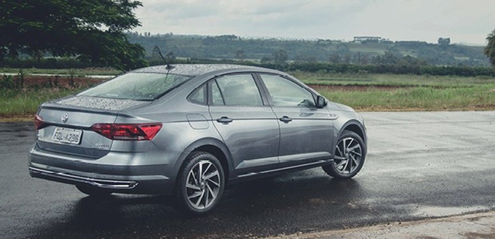 Estilo do Virtus Highline segue as linhas do Polo e não é tão elegante quanto o do Jetta. Faróis e lanternas têm lâmpadas halógenas; no Jetta, LEDs (Foto: Divulgação) — Foto: Auto Esporte