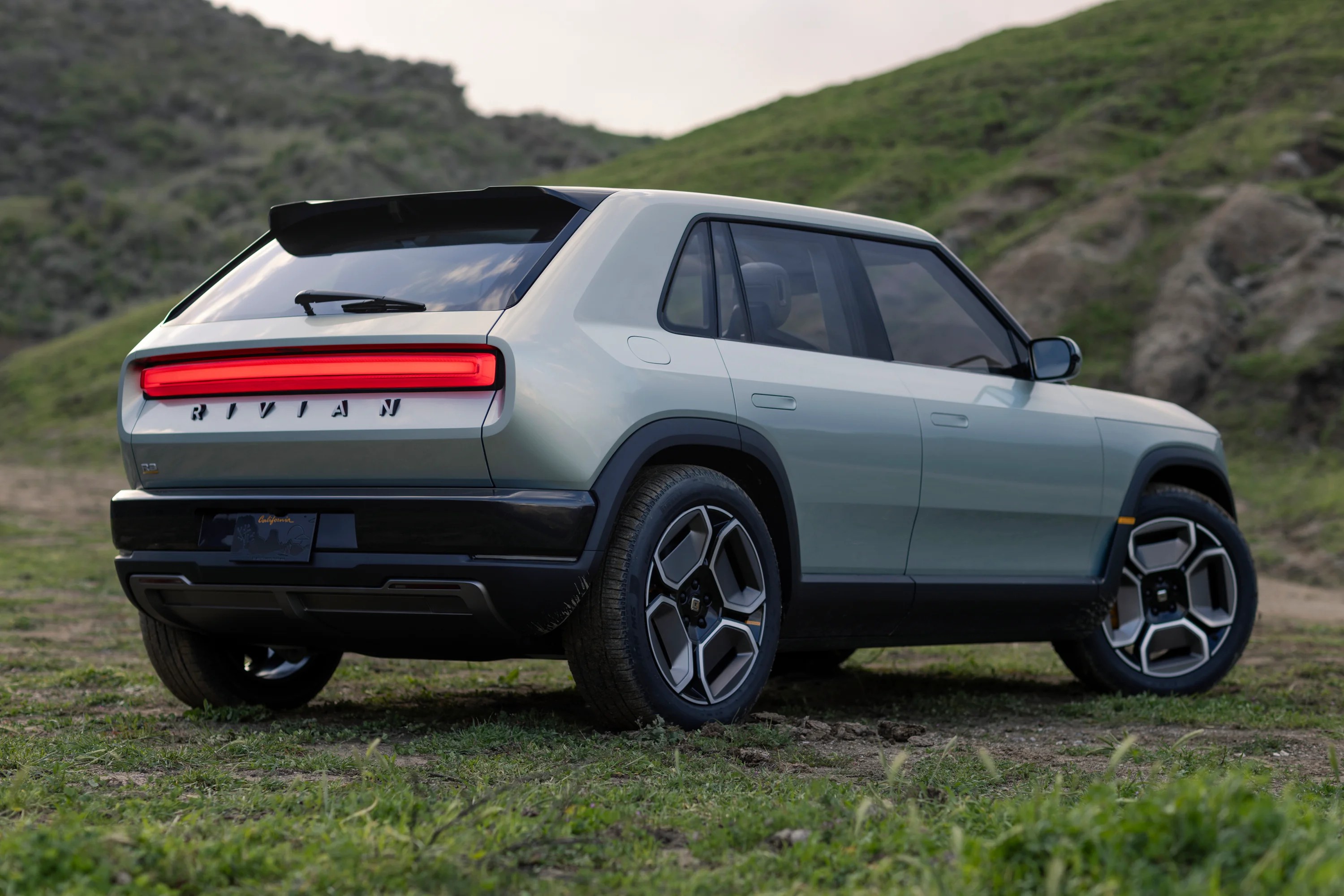 Rivian R3 é SUV compacto elétrico na medida para o Brasil